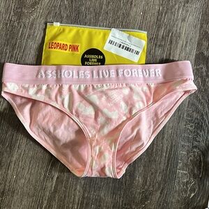 2️⃣ for the price of 1️⃣ 
PINK LEOPARD UNDIES